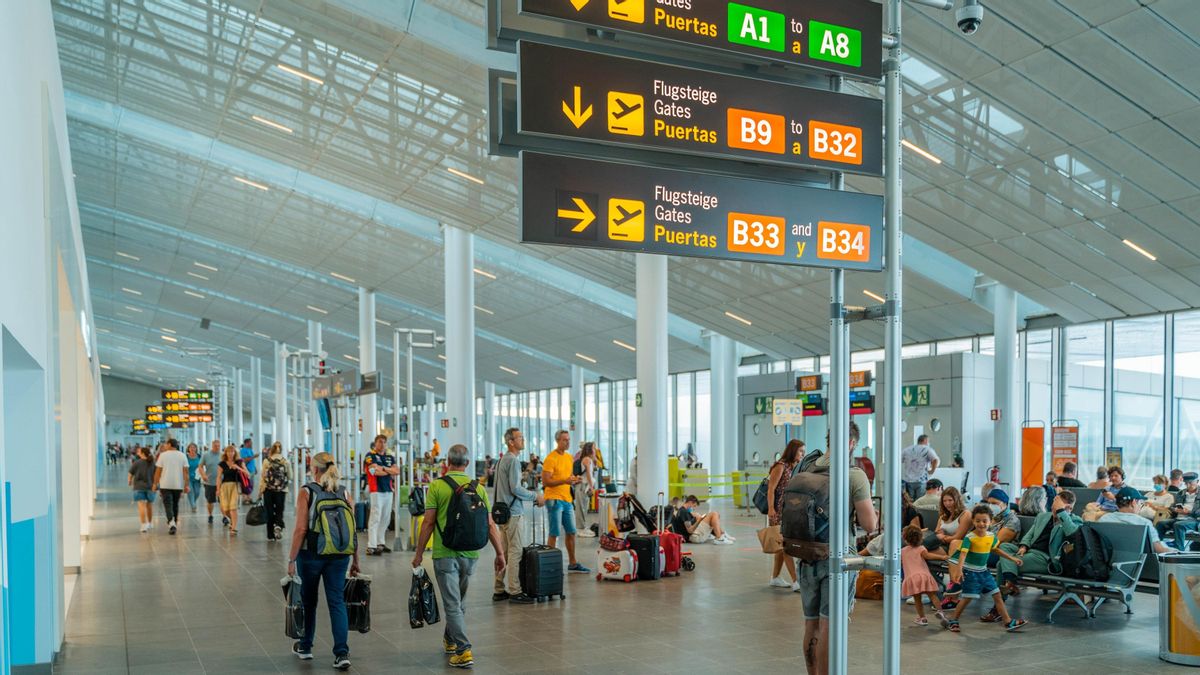 La llegada de pasajeros aéreos internacionales baja en Canarias en septiembre