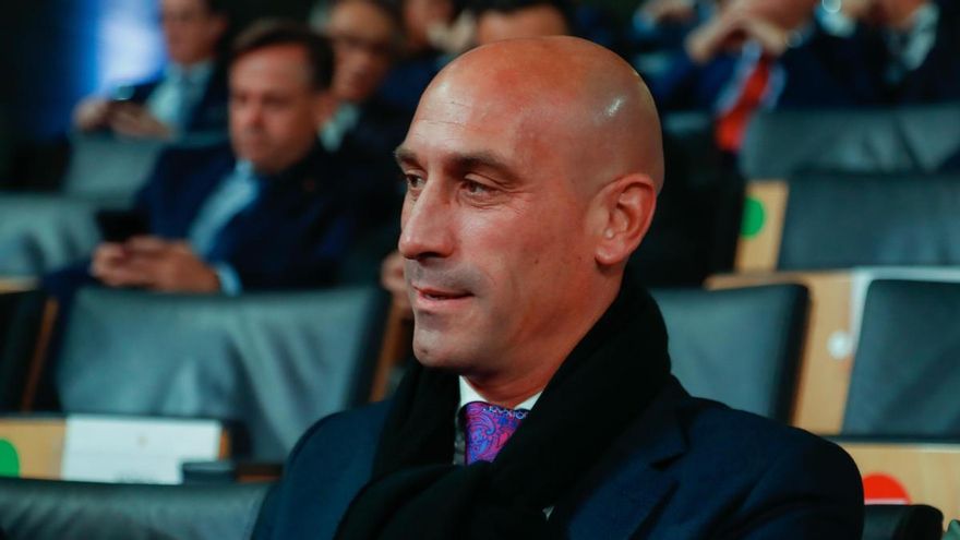 La Federación quita a Rubiales el sueldo y el coche oficial