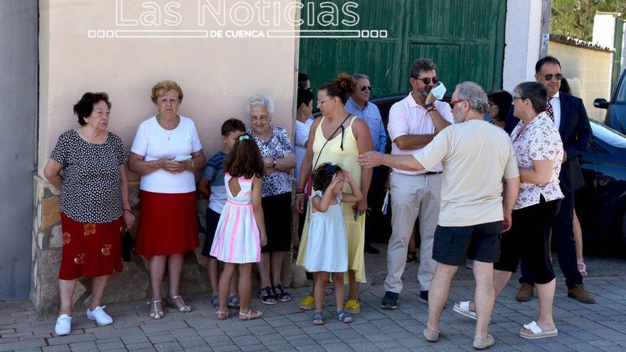 Vecinos de Jábaga, en Cuenca esperando a la presentación del Plan ASTRA