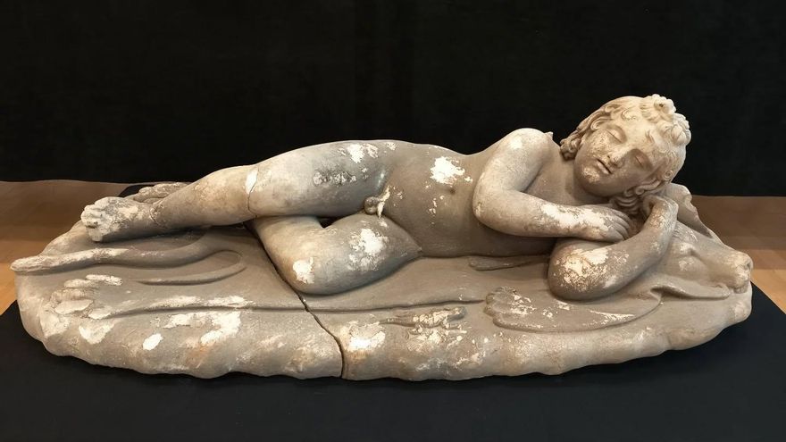 Descubren la escultura de un nuevo "Cupido durmiente", una obra maestra del arte romano de hace 2.000 años