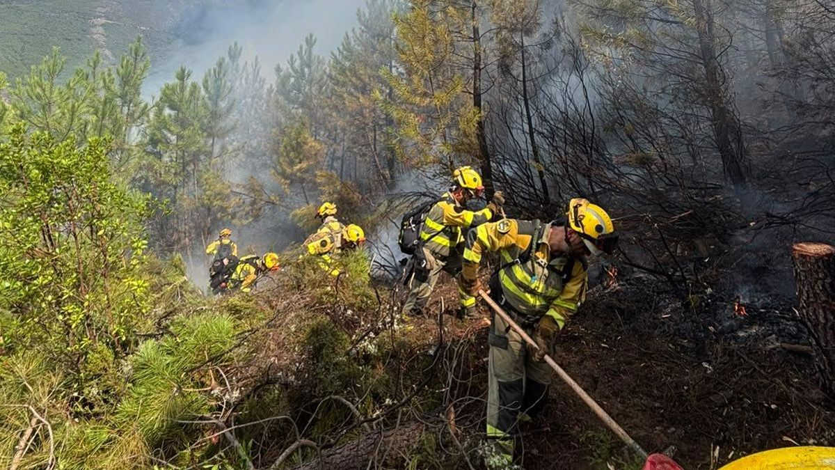 El río Malvellido fija la "línea roja" que evitará un nuevo escenario en el incendio de Las Hurdes