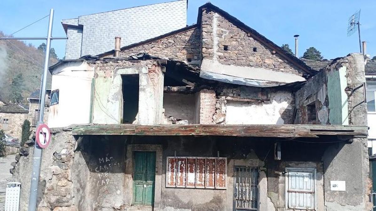 'Casa Nemesia' de Villablino, afectada por daños derivados del paso de temporales por Laciana.