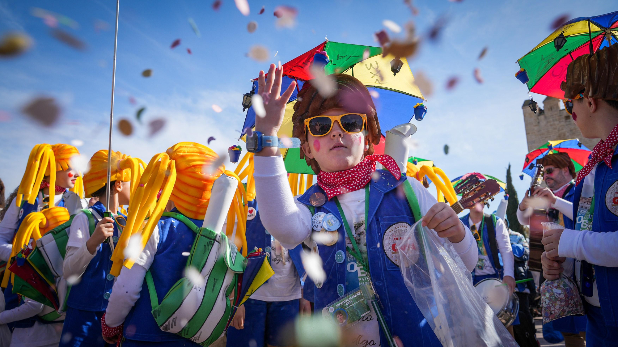 Pasacalles de Carnaval en el Puente Romano