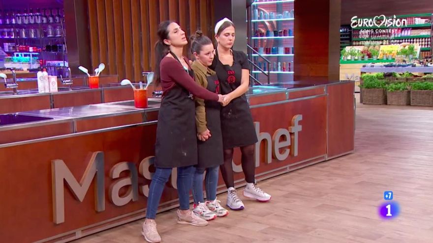 'Masterchef 10' expulsó a dos aspirantes de un plumazo y Jordi fichó para su restaurante a la más prometedora