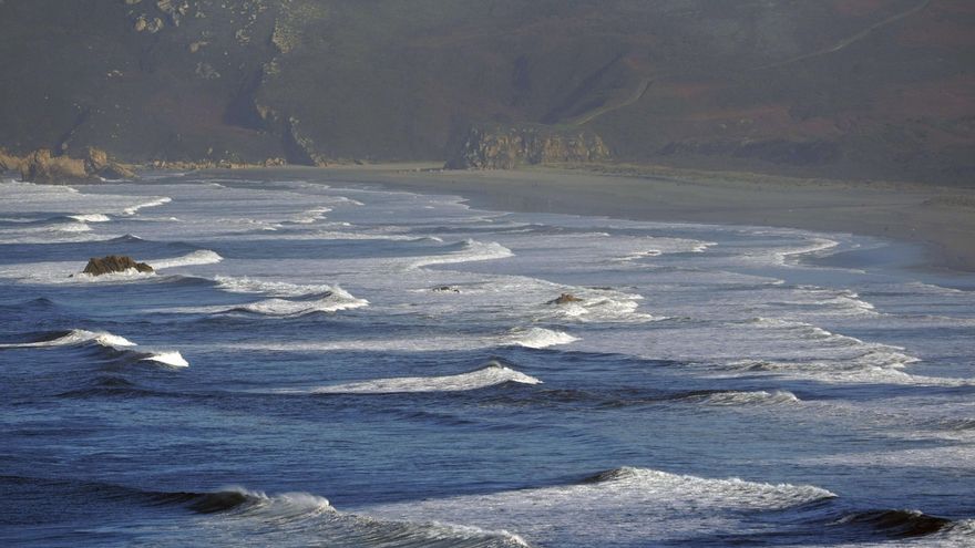 Aemet activates alerts in a dozen provinces for rain, storms, waves and snow