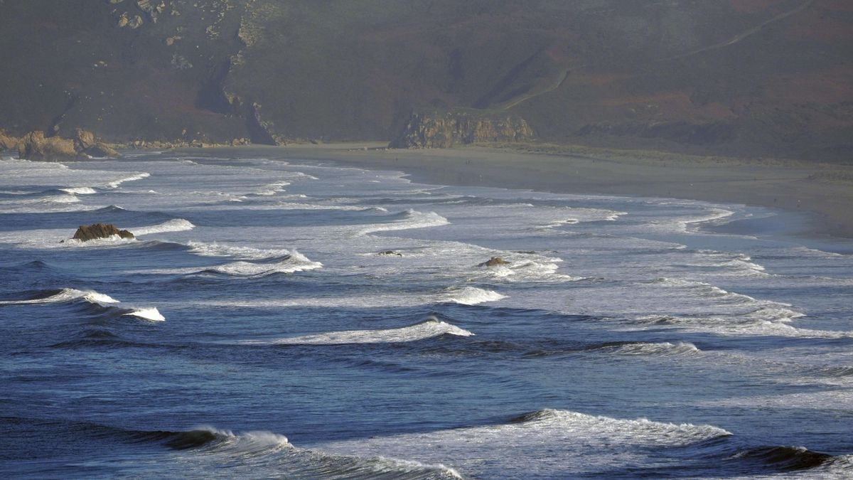 La Aemet activa avisos en una docena de provincias por lluvias, tormentas, olas y nieve