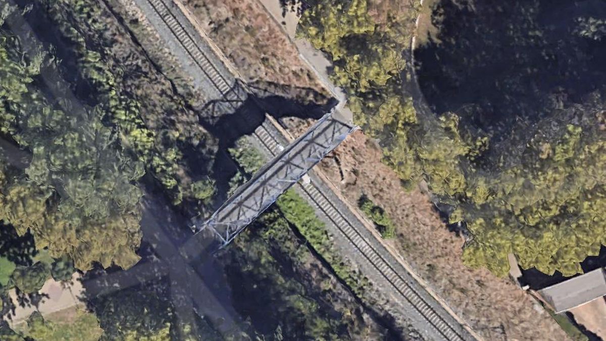 La pasarela que conecta los parques de La Laguna y San Miguel en Logroño, cerrada tras las quejas de vecinos de deficiencias