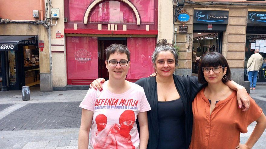 'La Sinsorga', el espacio cultural feminista creado en una antigua tienda de vestidos de novia de Bilbao, abre sus puertas