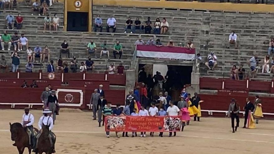 Plaza casi vacía en un acto benéfico para Cáritas en Toledo