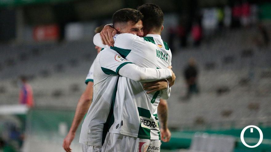Los jugadores del Córdoba celebran el 2-1