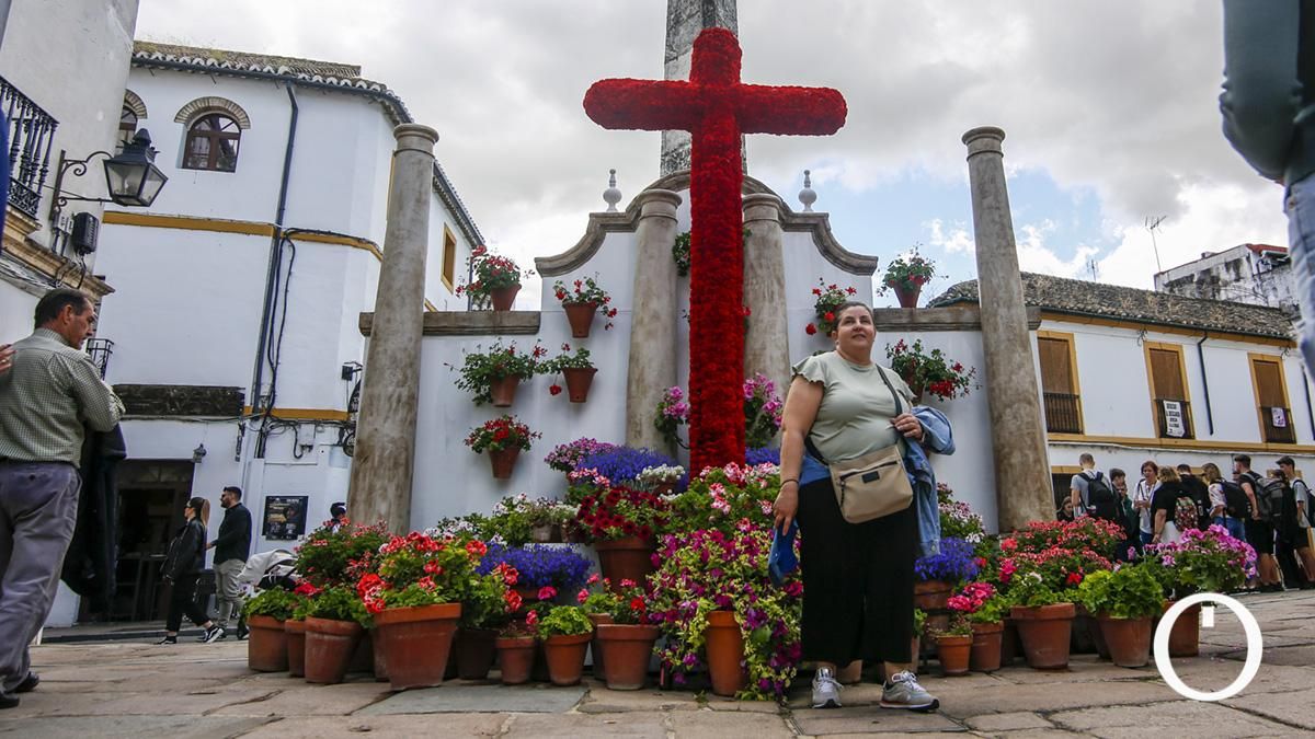 Cruz de mayo de la Asociación Sonrisa de Lunares en la Plaza del Potro