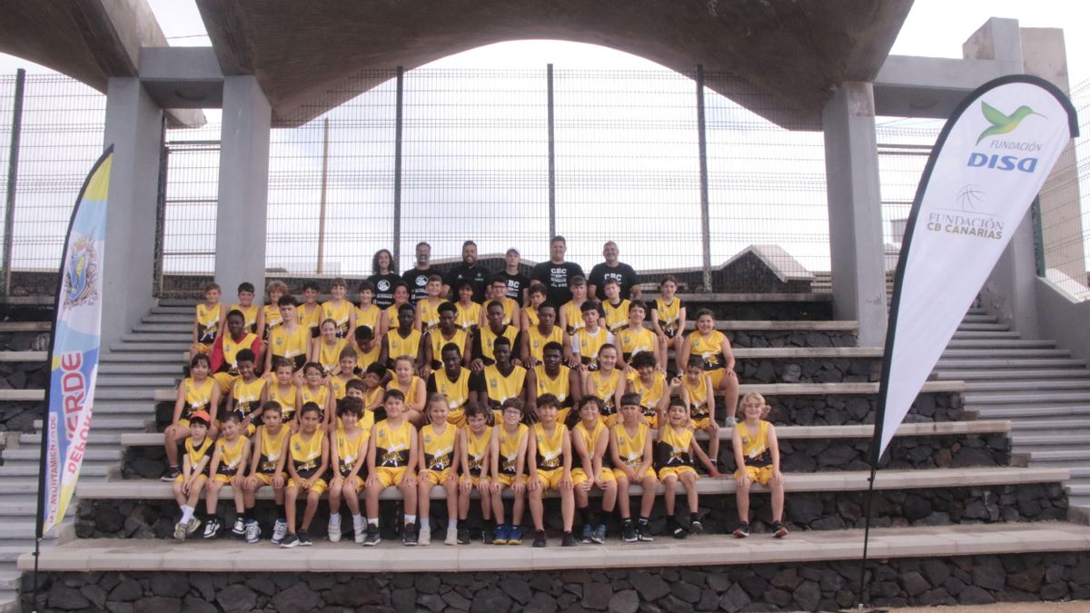 Foto final del campamento celebrado en tierras herreñas.