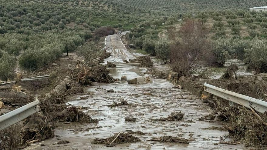 Carretera A-3127, cortada al tráfico entre Castro del Río y Cañete de las Torres.