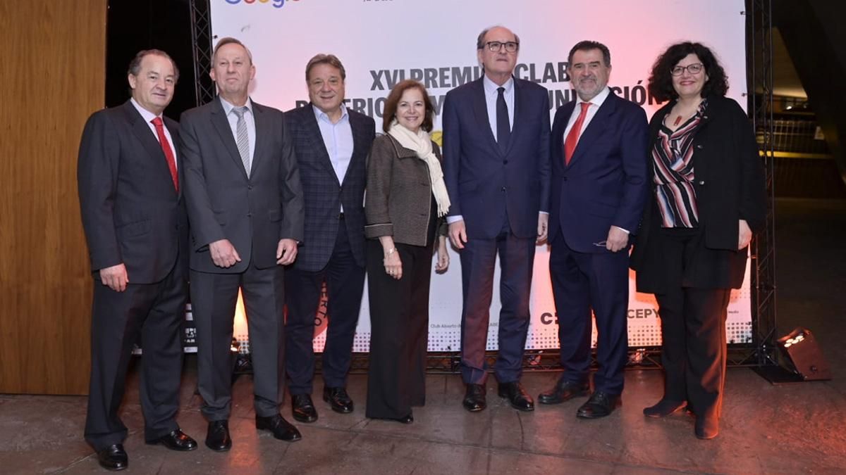 Autoridades asistentes a los XVI premios de periodismo y comunicación Clabe