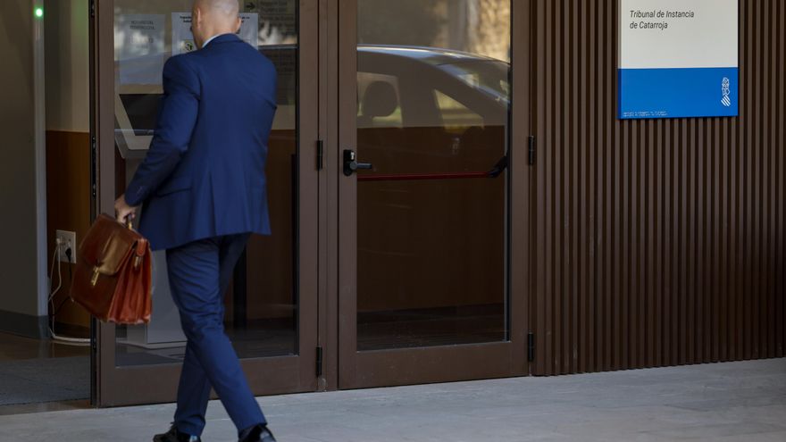 La jueza de la dana pone el foco en la retirada de los bomberos de la vigilancia de cauces