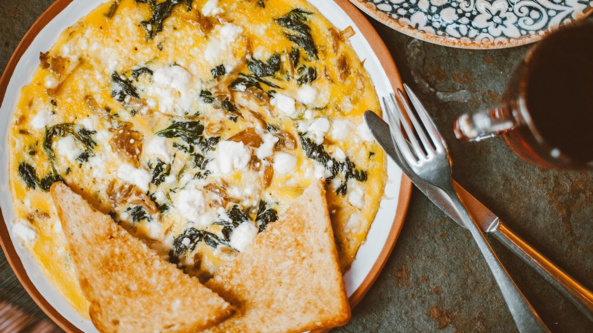 Tortilla con espinacas y queso