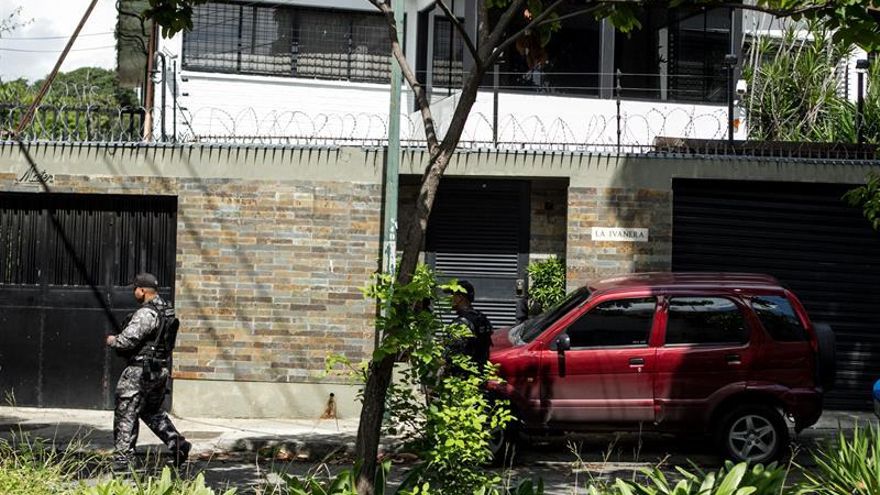 Refuerzan la vigilancia al comisario en arresto domiciliario tras la fuga de Ledezma