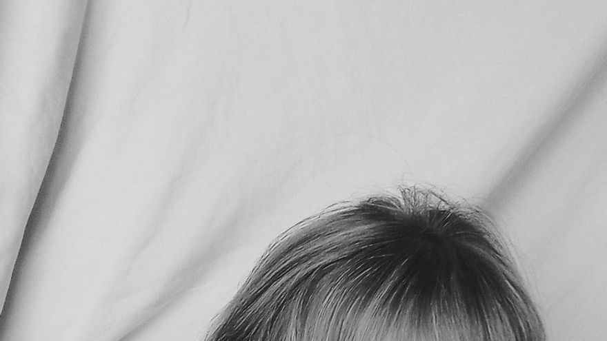 ‘Hilo y agua’: el debut literario de la joven poeta toledana Alba Magdalena