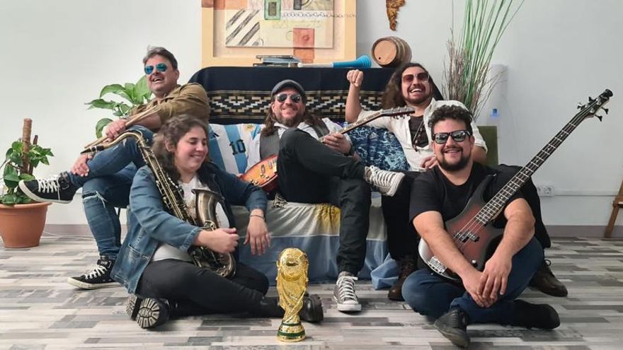 Un especial Tributo al Rock Argentino centrado en las figuras de Gustavo Cerati, Andrés Calamaro y Charly García a cargo de Argentum