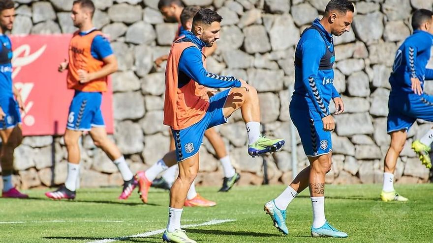 El CD Tenerife busca acercarse a la permanencia definitiva ante la UD Almería
