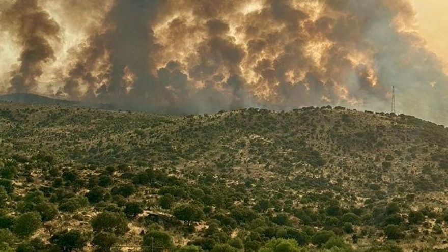 El incendio entre Toledo y Cáceres ha consumido más de 3.000 hectáreas y ya está perimetrado al 90%