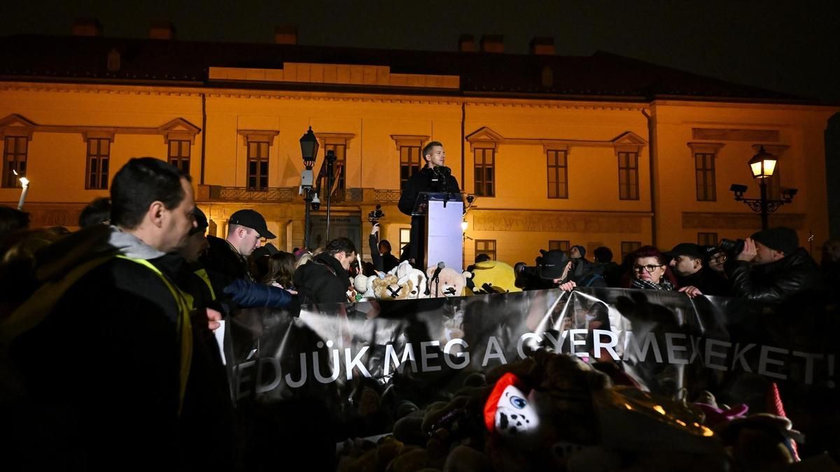 El líder del partido Tisza, Peter Magyar, tras la manifestación del 13 de diciembre de 2025