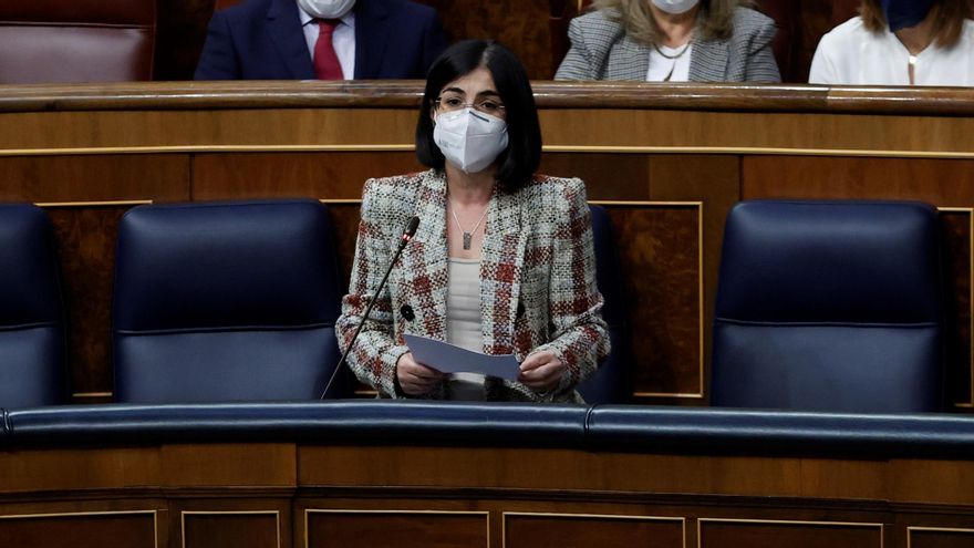 La ministra de Sanidad, Carolina Darias, durante su intervención en el pleno del Congreso en el que este jueves se aprobará definitivamente la ley de la eutanasia. EFE/Zipi