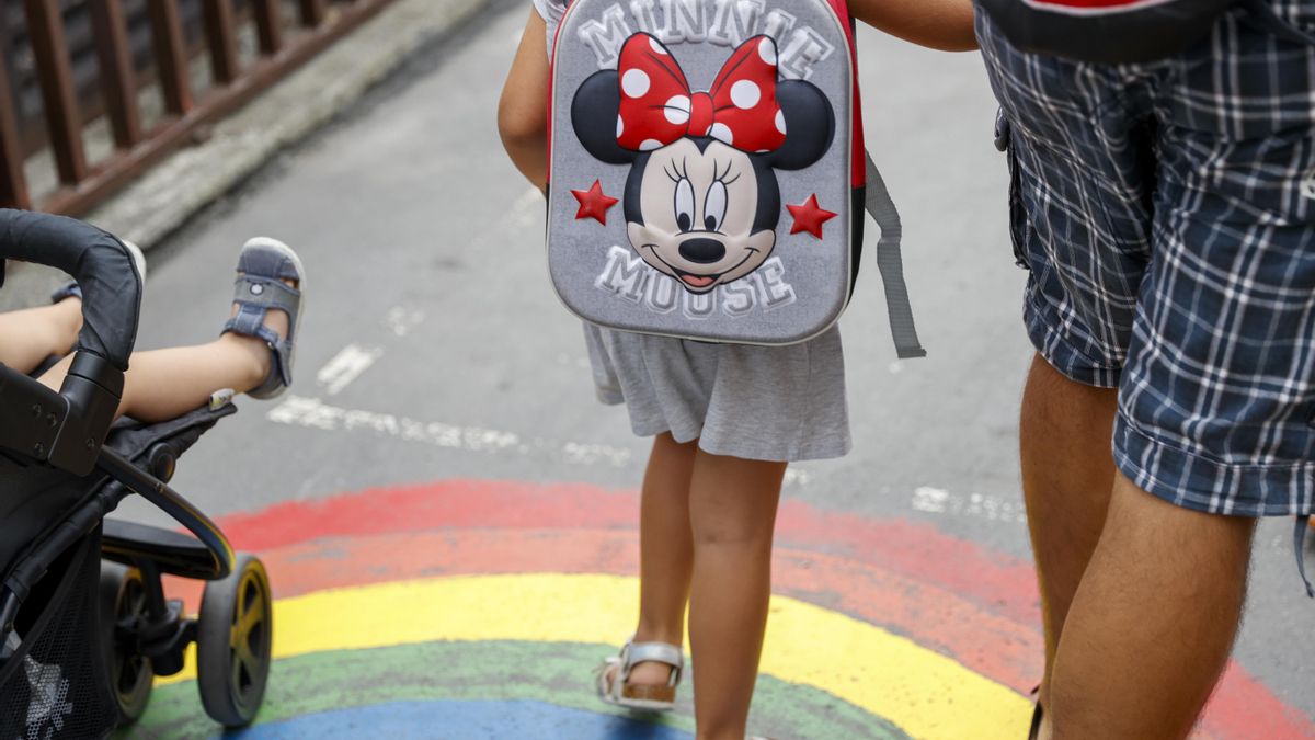 Imagen de archivo de varios niños yendo al colegio. EFE/Luis Tejido