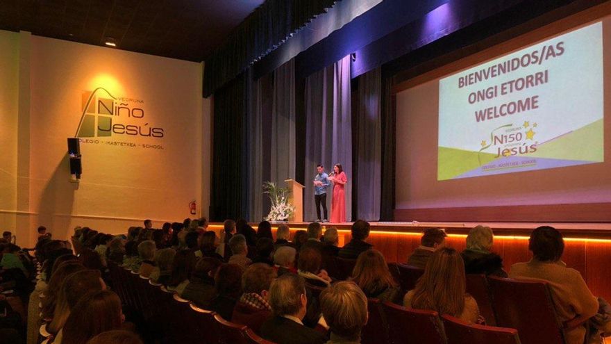 Un colegio de Vitoria organiza desde 2020 actos en su teatro sin autorización ni conocimiento del Ayuntamiento