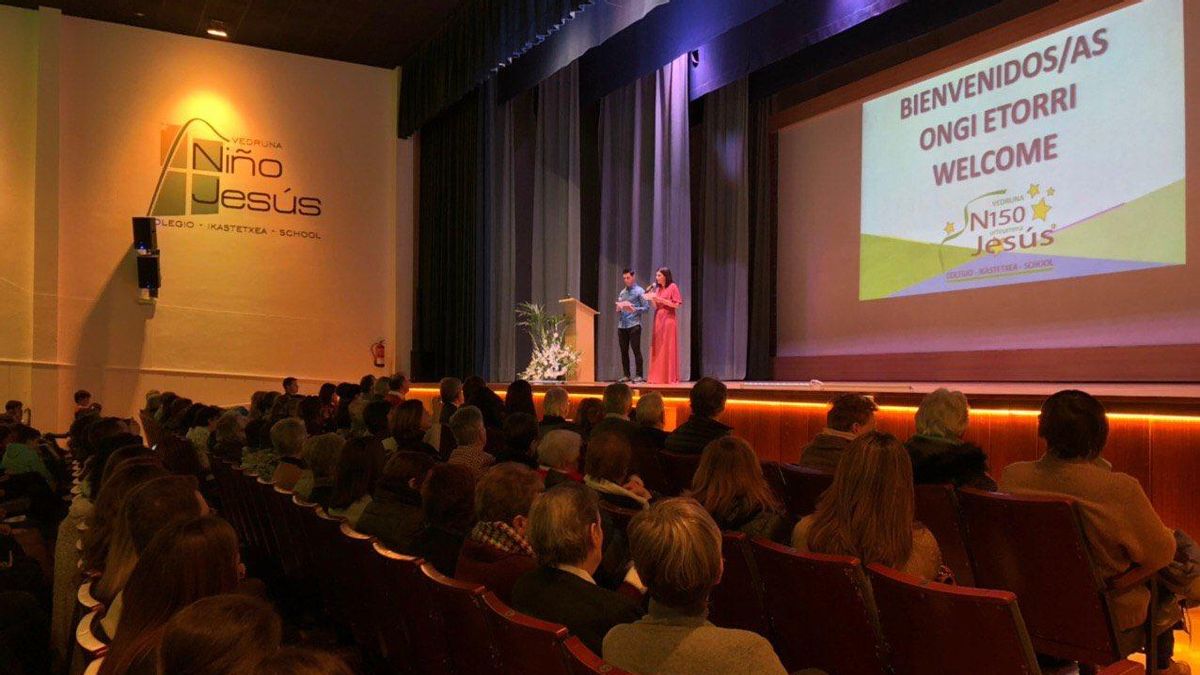 Un colegio de Vitoria organiza desde 2020 actos en su teatro sin autorización ni conocimiento del Ayuntamiento