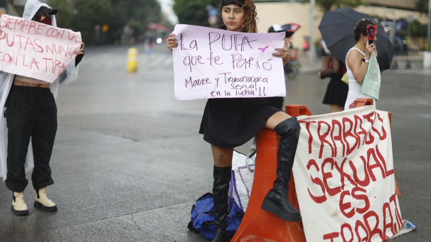 Trabajadoras sexuales marchan en Ciudad de México para exigir seguridad social y derechos