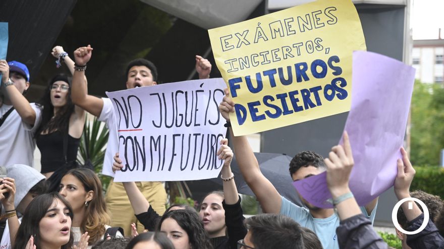 "No es solo mi futuro, es el de todo un país": la incertidumbre de los estudiantes sobre la Pevau de este curso