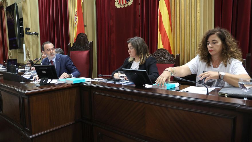 Le Senne plantea echar definitivamente de la Mesa del Parlament balear a las diputadas que lucieron camisetas con víctimas del franquismo