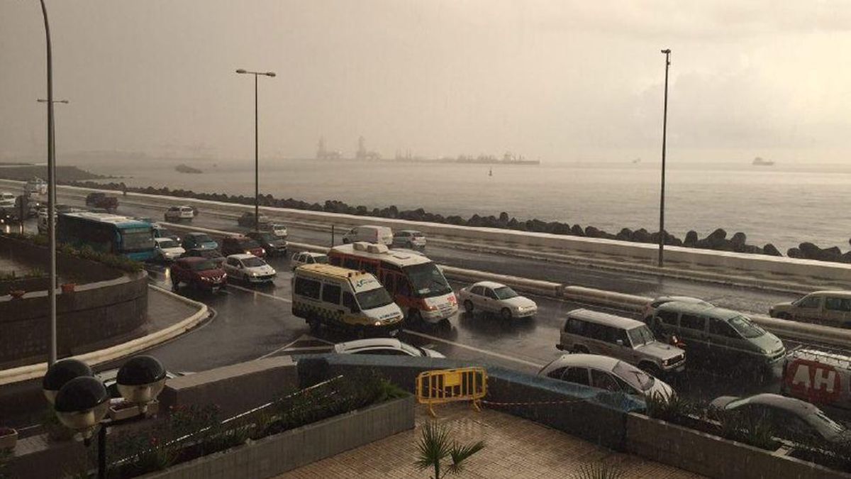 Un atasco en la Avenida Marítima de Las Palmas de Gran Canaria.