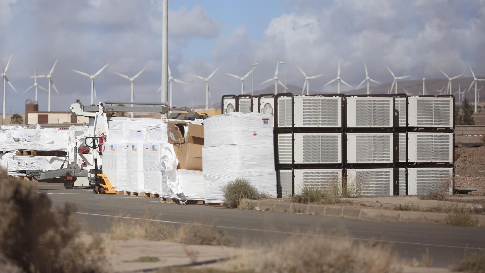 El campamento para migrantes que montan el Ejército y Cruz Roja en el polígono de Arinaga.