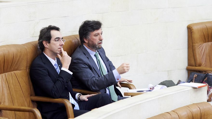 Dos diputados de Vox en Cantabria denuncian a la Policía que su partido les graba conversaciones sin consentimiento