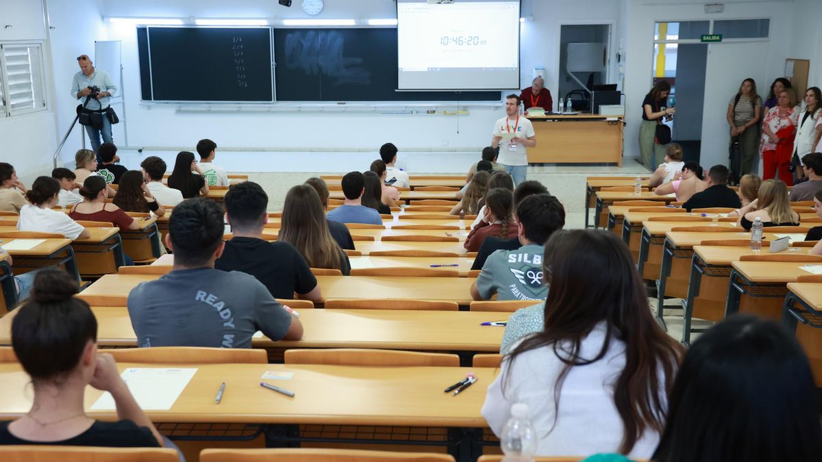 Pruebas de la PEvAU 2024 en Andalucía en una de las sedes de la Universidad de Sevilla.