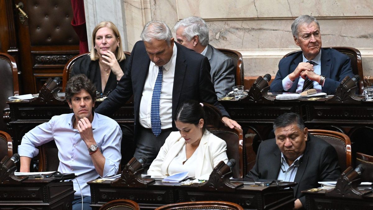 Martín Lousteau, Juan Schiaretti, Gisela Scaglia y el resto de la bancada Provincias Unidas