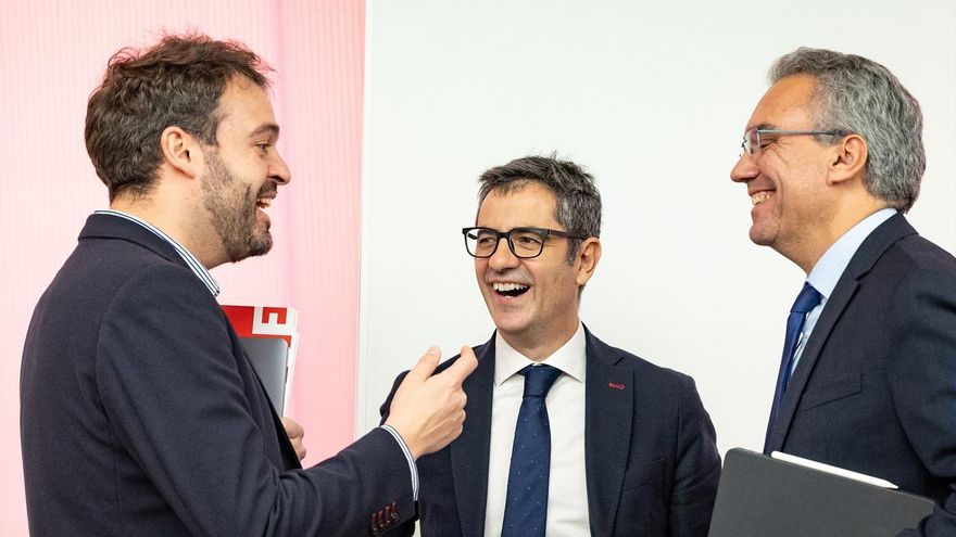 El ministro de Presidencia, Justicia y relaciones con las Cortes, Félix Bolaños junto al secretario de Estrategia y Acción Electoral, Javier Izquierdo.