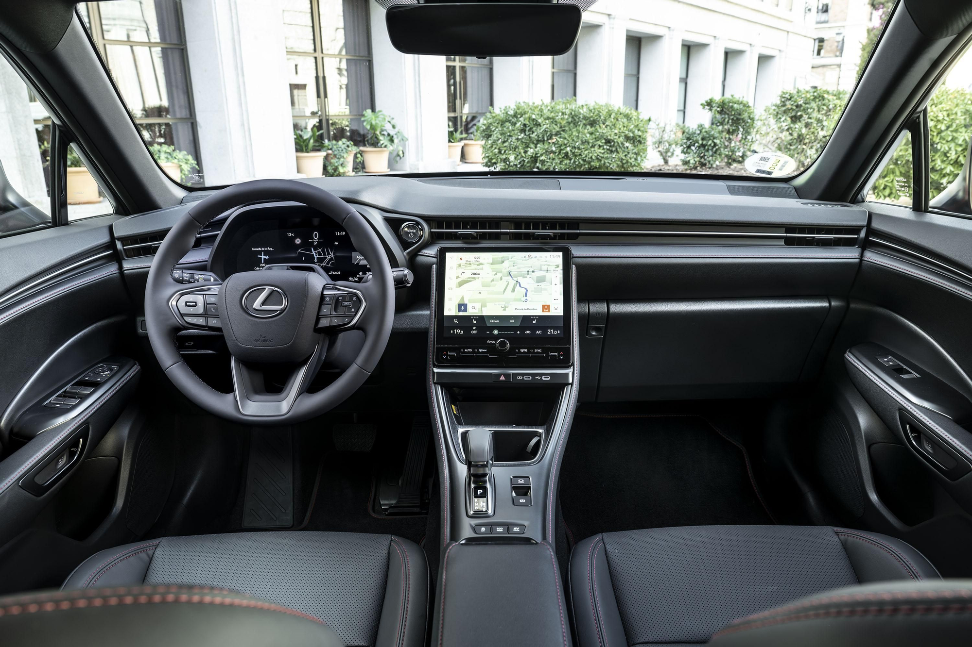 Salpicadero y plazas delanteras del Lexus LBX.