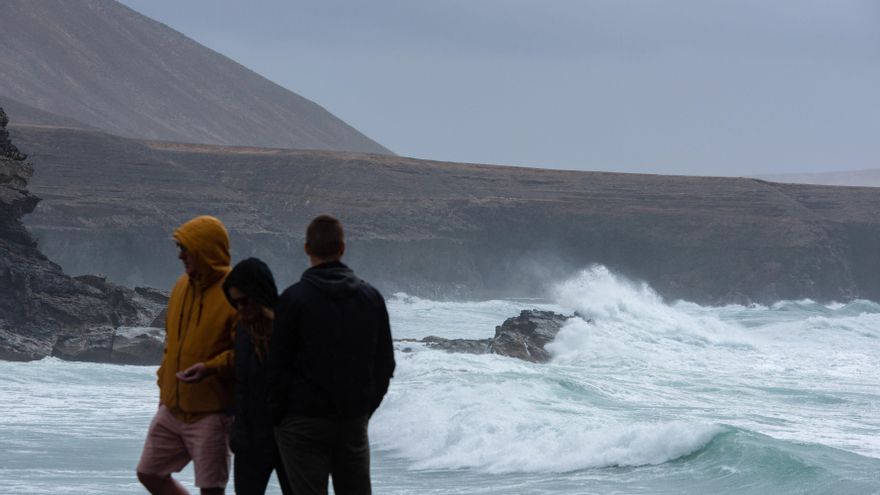 Toda Canarias, en prealerta por fuerte oleaje