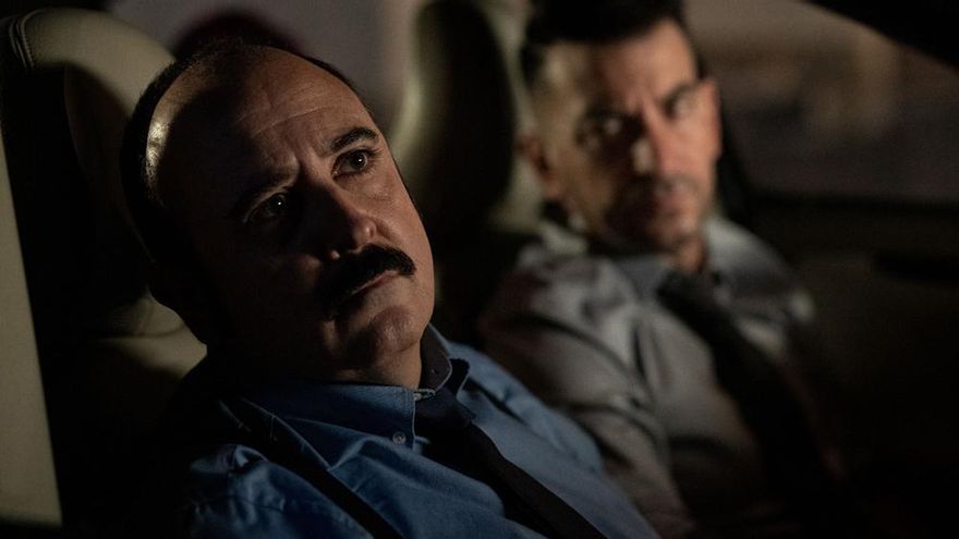 Carlos Areces y Arturo Valls, en un capítulo de 'Sin identidad'