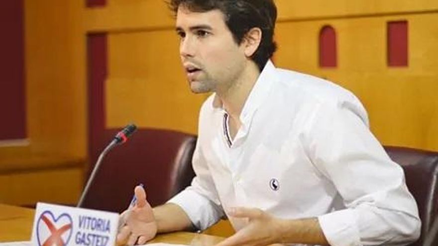 Iñaki García Calvo, un joven exconcejal del PP en Vitoria, denuncia haber sido agredido "por pensar diferente"
