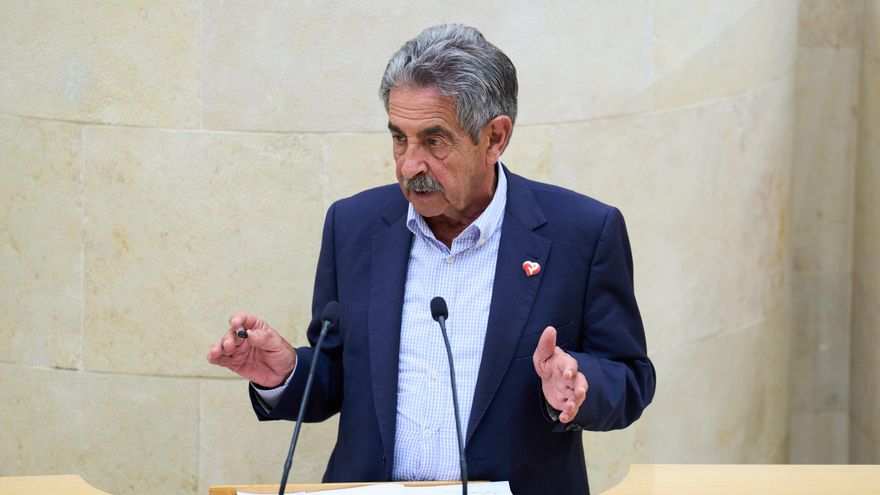 Revilla anuncia que Cantabria estudiará alguna rebaja fiscal "paliativa": "Si por ahí va la marea no nos vamos a quedar fuera"