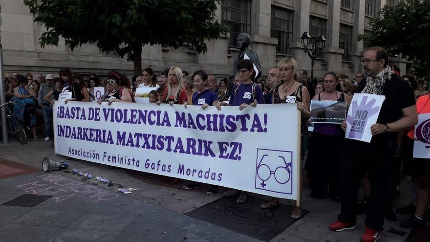 Concentración contra la violencia machista en la plaza Moyua de Bilbao convocada por Gafas Moradas en agosto de 2019