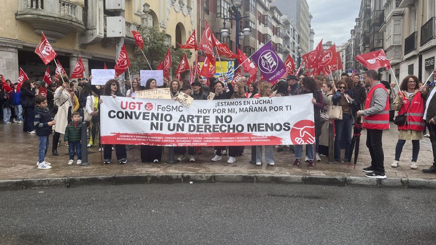 La segunda huelga del comercio textil en Cantabria mantiene comercios y tiendas cerradas tras un seguimiento superior al 60%