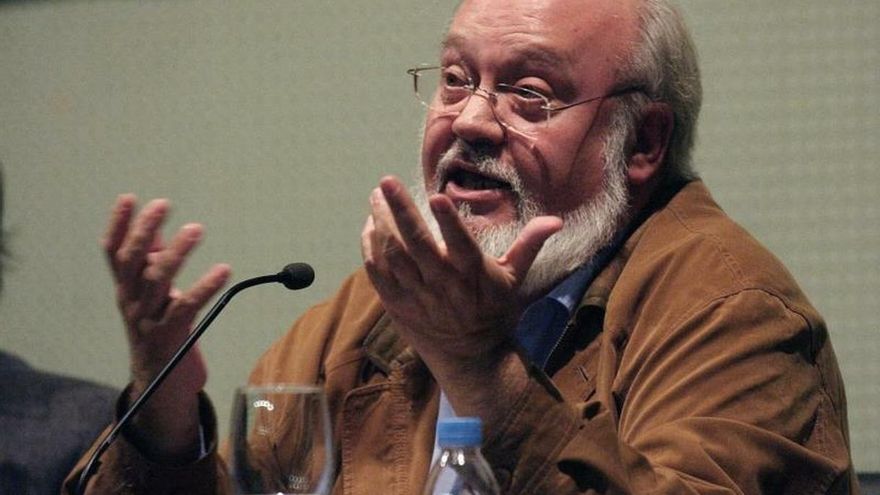 El director de cine José Luis Cuerda, durante la conferencia inaugural del IX Encuentro Literario, cine, teatro y literatura.