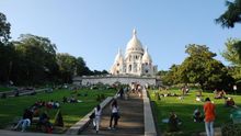 La escalinata sube hasta el Sagrado Corazón, la cima de Montmartre. Ian McKellar