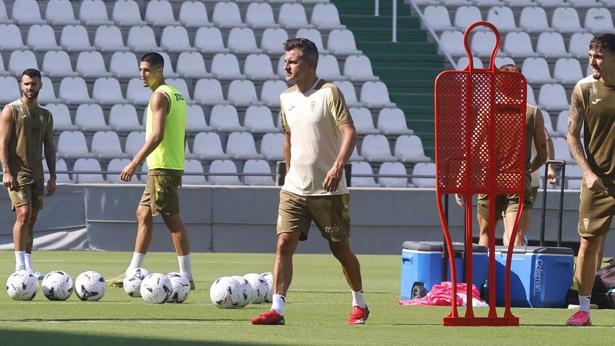 Entrenamiento del Córdoba a puerta abierta para la afición