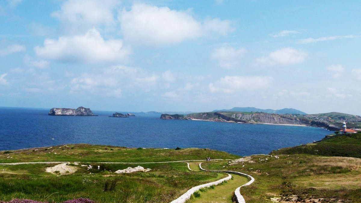 푼타 델 디코소(Punta del Dicoso)와 등대.